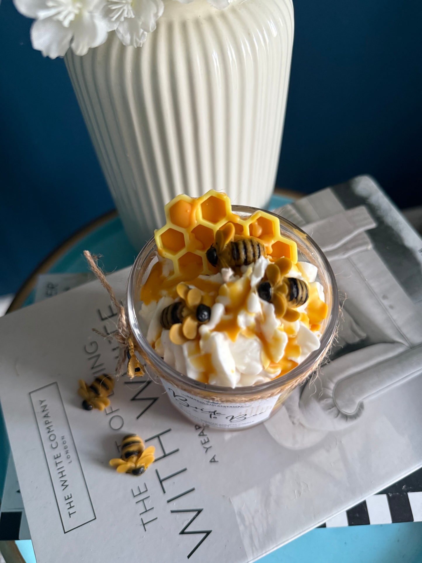 Bride to bee Duftkerze | Dessertkerze Braut Bienen
