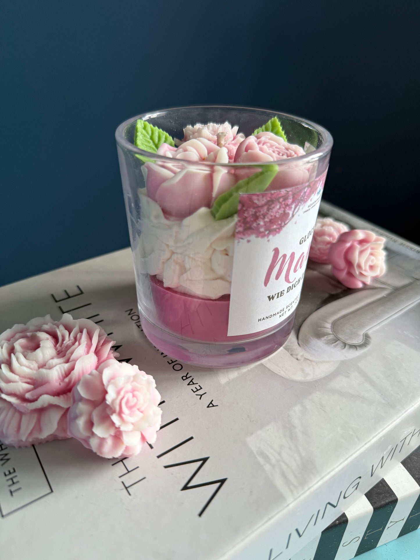 Blumige Duftkerze mit Rosen | Dessertkerze | THE FLORAL COLLECTION