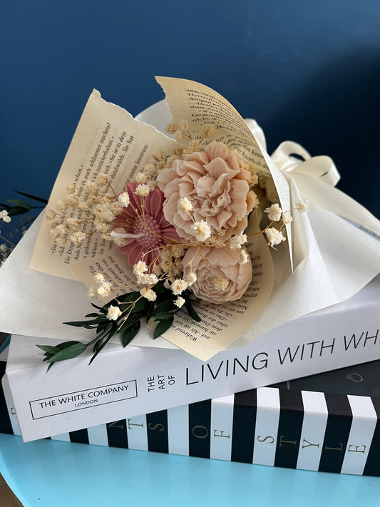 Blumenstrauß Duftkerzen inkl. Trockenblumen | Book Edition