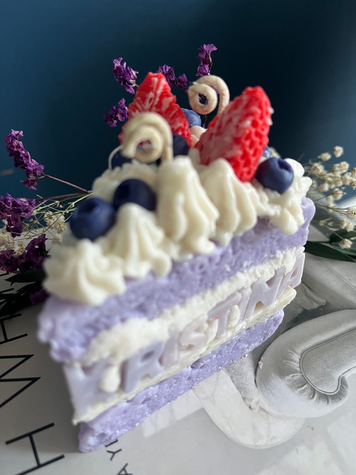 Geburtstags Duftkerze Namenskerze Tortenstück | Dessertkerze Pustekuchen