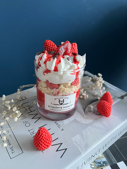 Erdbeer Duftkerze „Strawberry Sensation“ | Dessertkerze