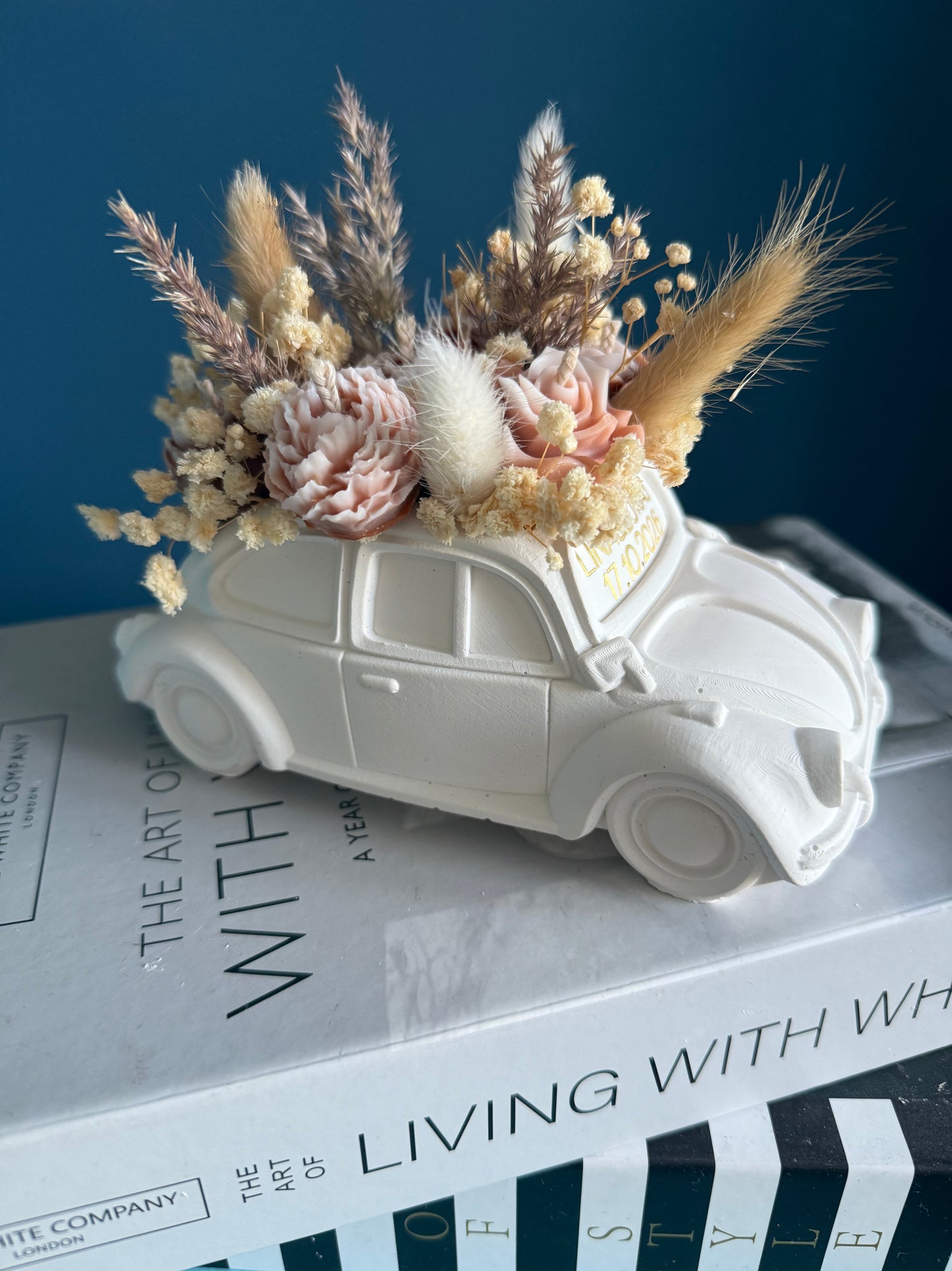 Hochzeitsgeschenk Keramik Auto Käfer Vintage Design mit Trockenblumen und Duftkerzen - THE WEDDING COLLECTION
