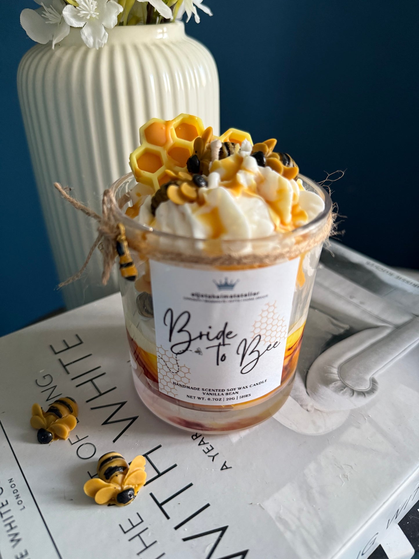 Bride to bee Duftkerze | Dessertkerze Braut Bienen